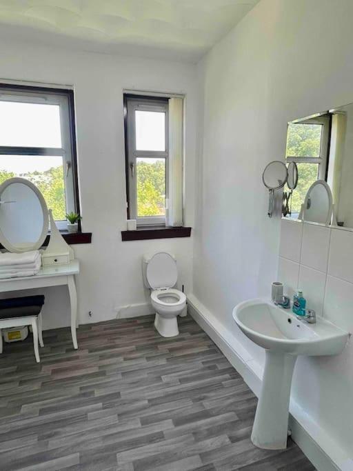 Large 2 Bed Near Glasgow Airport Paisley Buitenkant foto